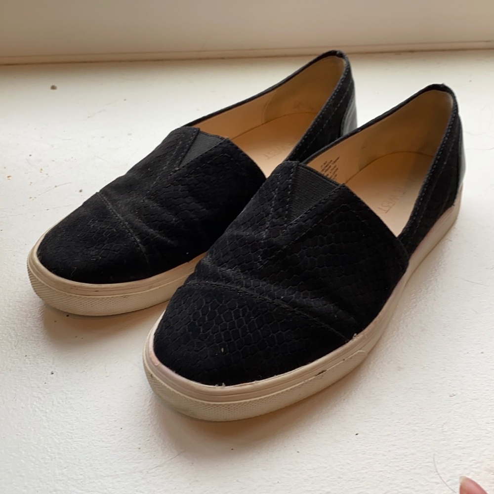 Nine West slip on sneakers